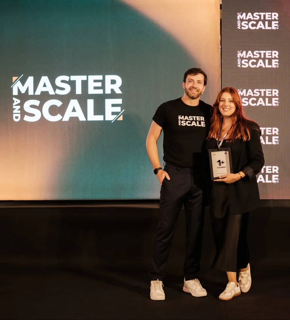 Carolina Araújo a receber reconhecimento no Master and Scale